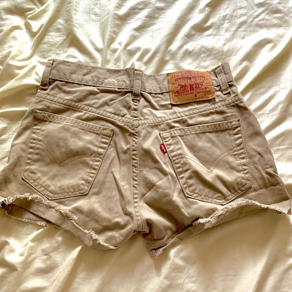 Levi’s Short Shorts - Picture 2 of 3
